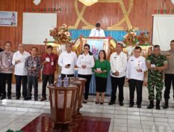 Sekda Minahasa Lynda Watania Pimpin Safari Natal di Gereja GMIM Imanuel Remboken